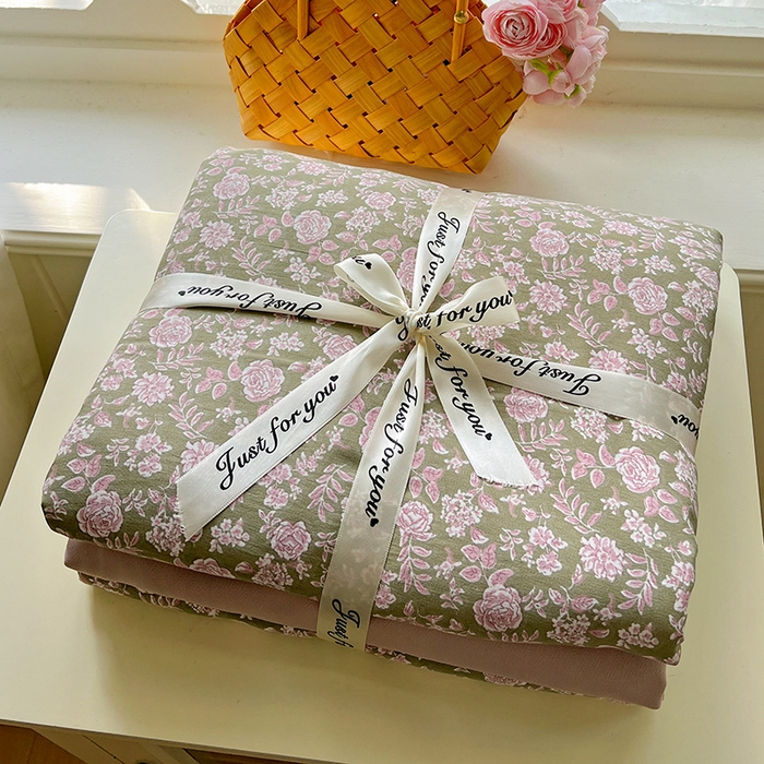 91家纺网 家纺一手货源 找家纺 名品家纺 2025新款加厚高克重人字纹优卡棉双层纱提花四件套（提供买家秀） 野菊