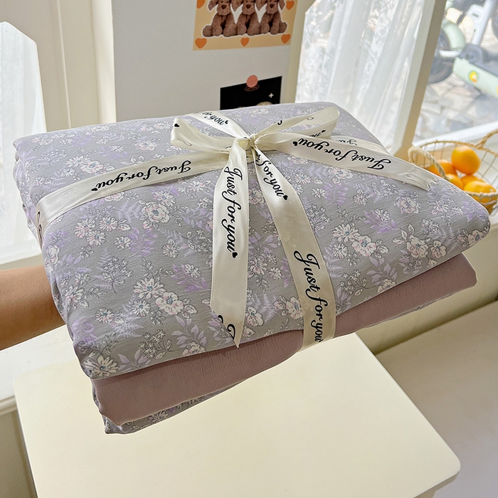 91家纺网 家纺一手货源 找家纺 名品家纺 2025新款加厚高克重人字纹优卡棉双层纱提花四件套（提供买家秀） 紫色花香