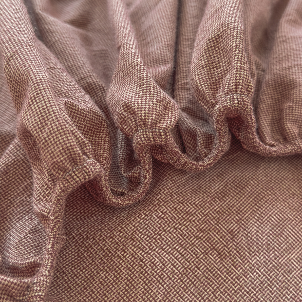 91家纺网 家纺一手货源 找家纺 晚依家纺 2025新款A类色织全棉水洗棉床单单件纯棉格子纯色学生宿舍定制定做 纯棉素-红