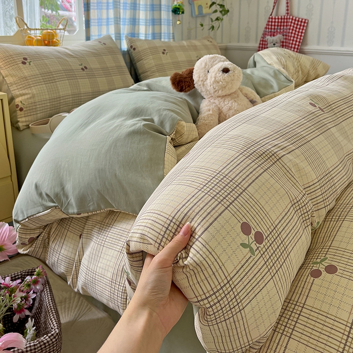 91家纺网 家纺一手货源 找家纺 名品家纺 2025新款加厚高克重人字纹优卡棉双层纱提花四件套（提供买家秀） 紫樱桃