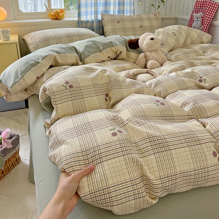 91家纺网 家纺一手货源 找家纺 名品家纺 2025新款加厚高克重人字纹优卡棉双层纱提花四件套（提供买家秀） 紫樱桃