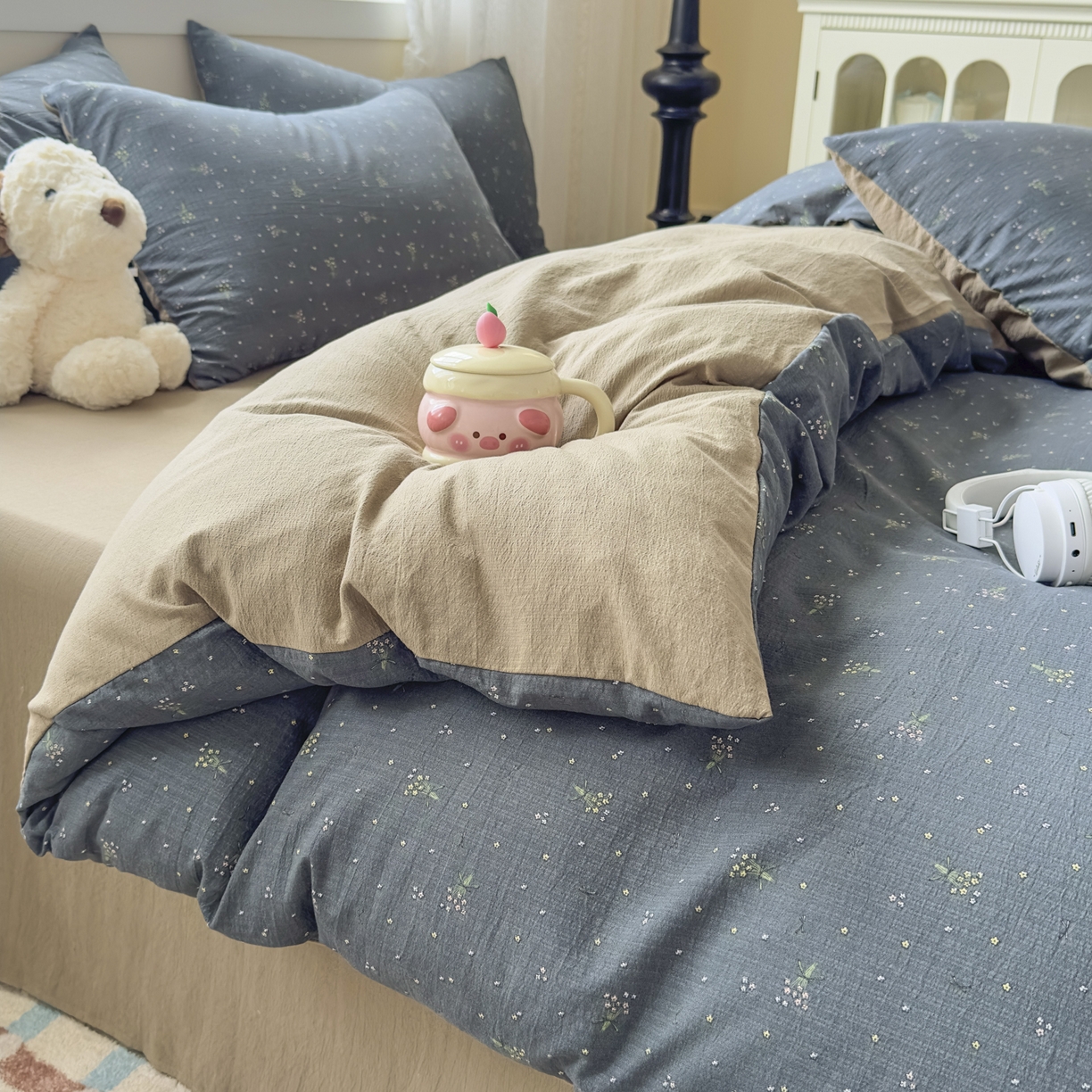 91家纺网 家纺一手货源 找家纺 亨通家纺 2025新款复古原麻双层纱臻至系列四件套 碎花絮语-灰