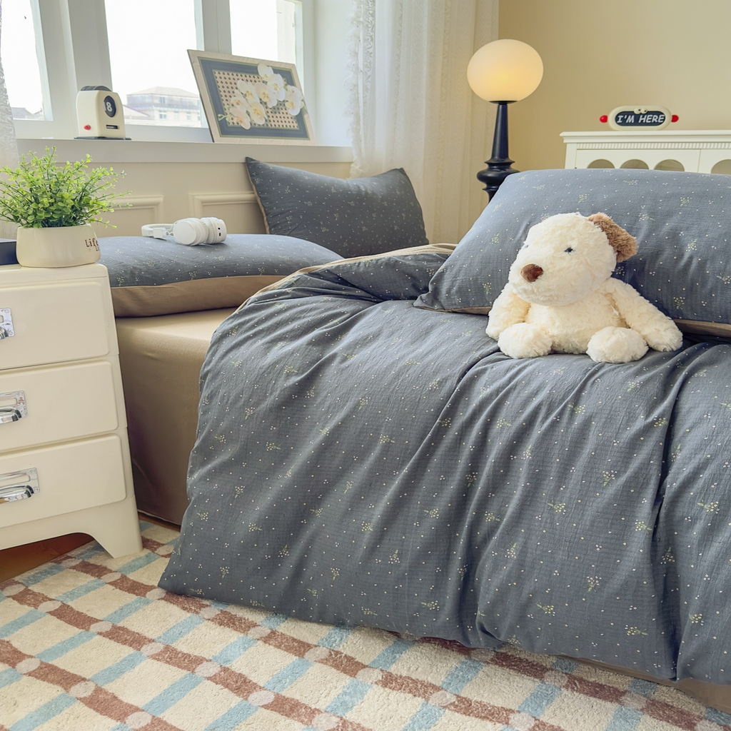 91家纺网 家纺一手货源 找家纺 亨通家纺 2025新款复古原麻双层纱臻至系列四件套 碎花絮语-灰