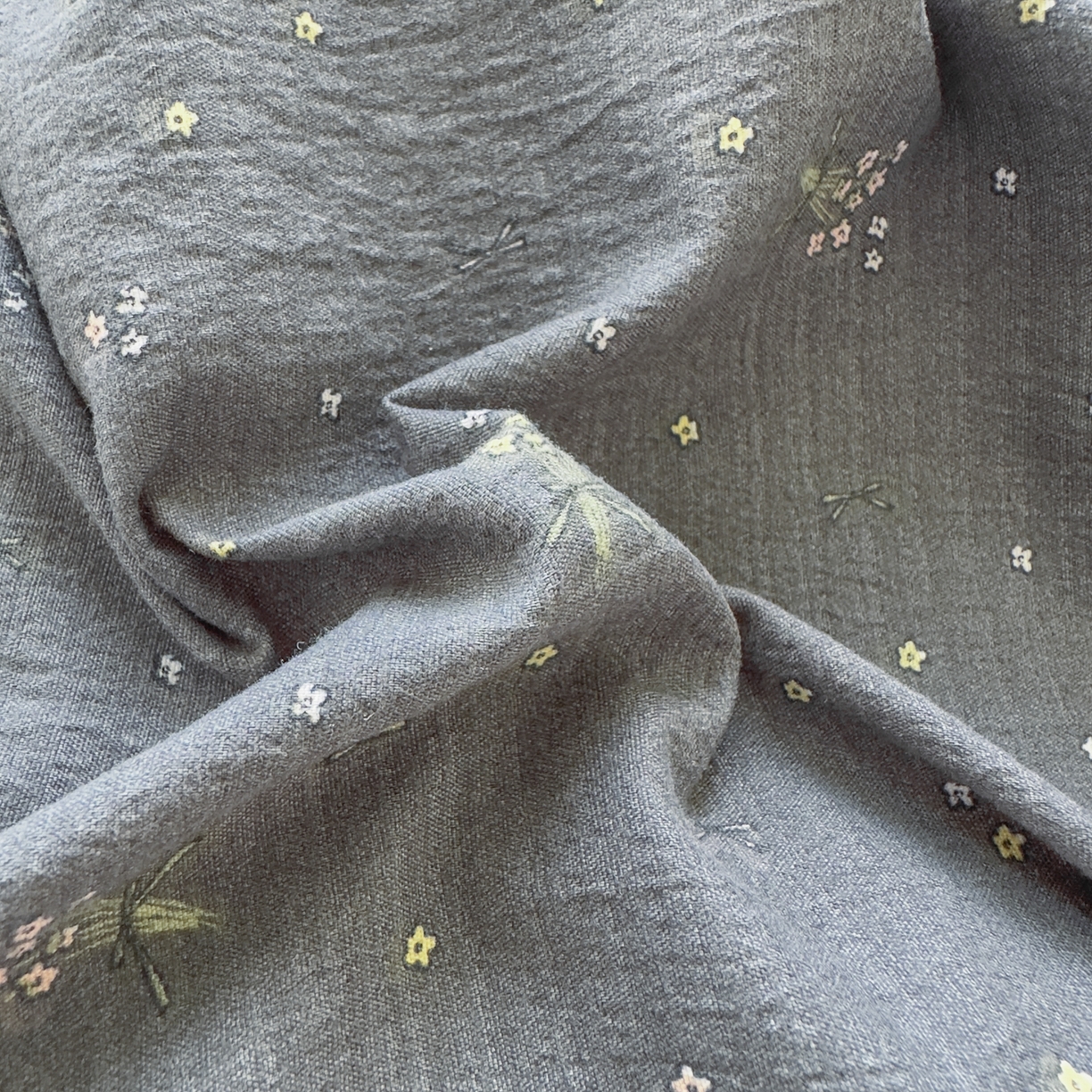 91家纺网 家纺一手货源 找家纺 亨通家纺 2025新款复古原麻双层纱臻至系列四件套 碎花絮语-灰