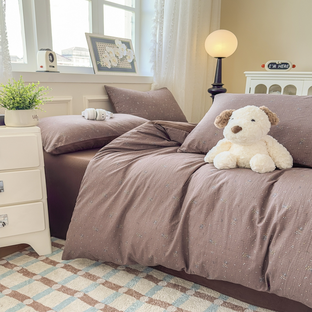 91家纺网 家纺一手货源 找家纺 亨通家纺 2025新款复古原麻双层纱臻至系列四件套 碎花絮语-咖