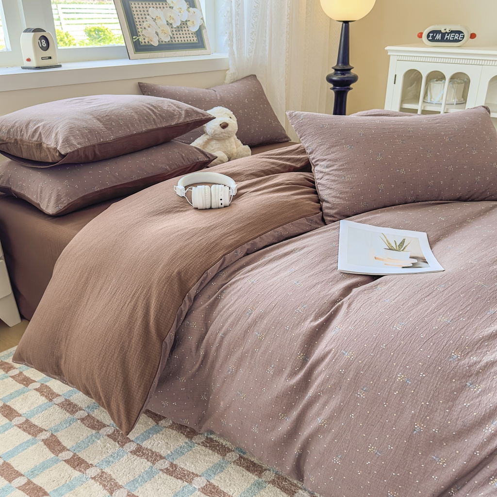 91家纺网 家纺一手货源 找家纺 亨通家纺 2025新款复古原麻双层纱臻至系列四件套 碎花絮语-咖