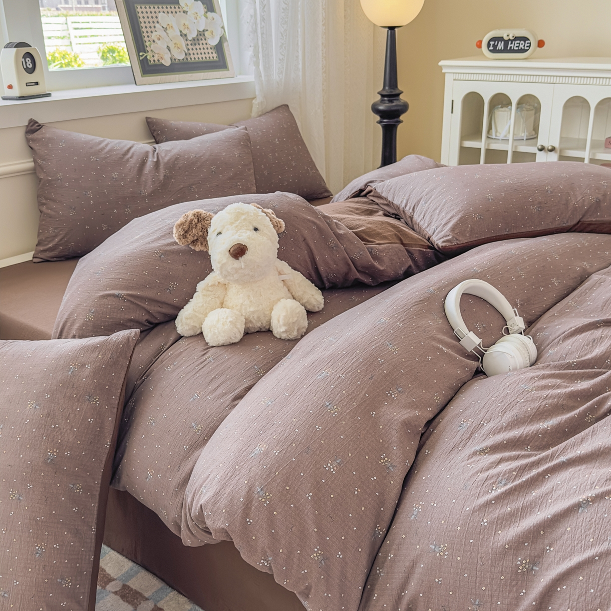 91家纺网 家纺一手货源 找家纺 亨通家纺 2025新款复古原麻双层纱臻至系列四件套 碎花絮语-咖