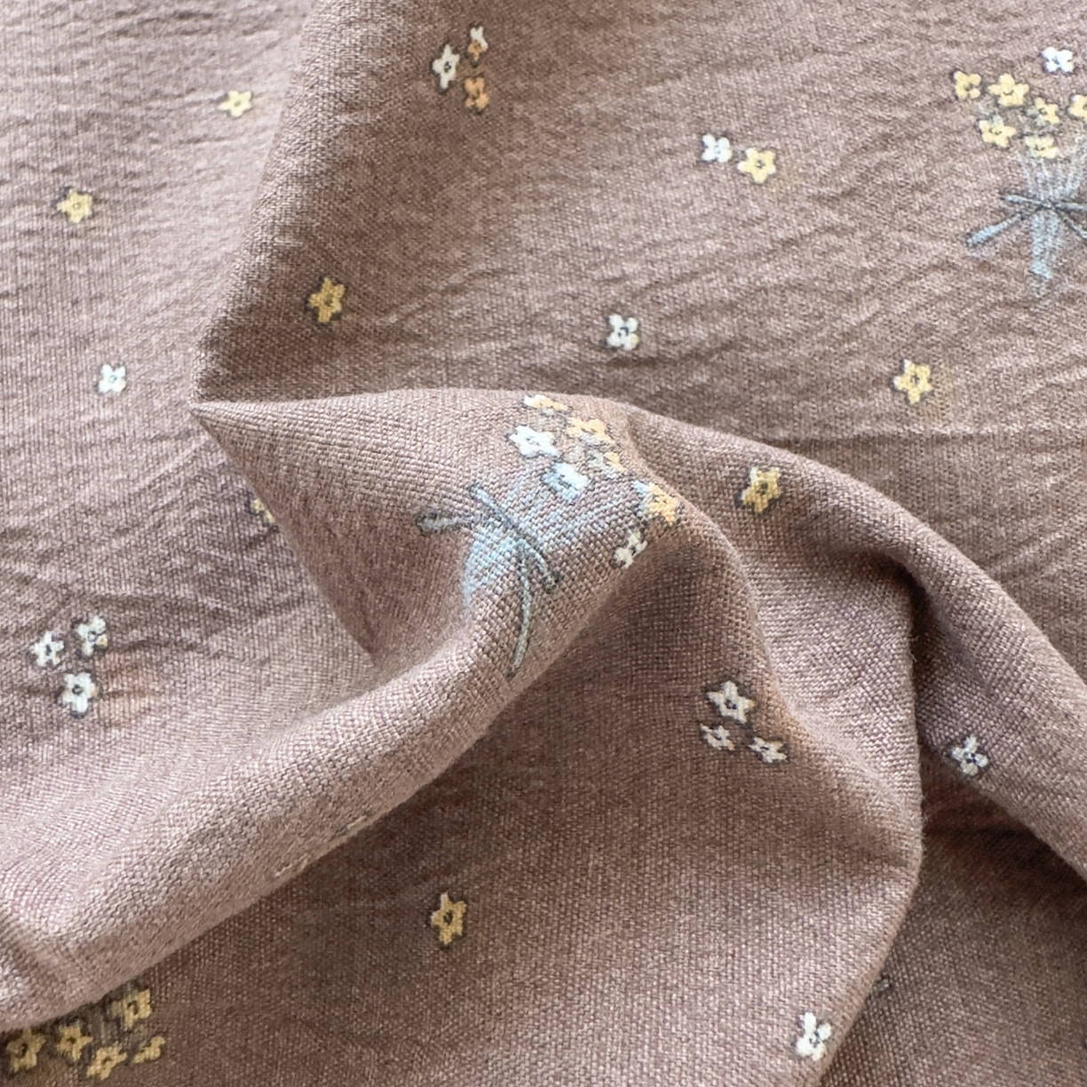 91家纺网 家纺一手货源 找家纺 亨通家纺 2025新款复古原麻双层纱臻至系列四件套 碎花絮语-咖