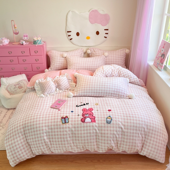 91家纺网 家纺一手货源 找家纺 川悦生活 2025新款绣花牛奶绒毛巾绣四件套-大床 甜茶小兔