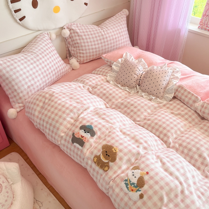 91家纺网 家纺一手货源 找家纺 川悦生活 2025新款绣花牛奶绒毛巾绣四件套-大床 幸福小奶狗