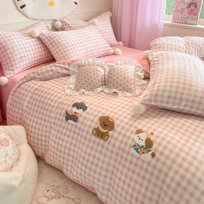 91家纺网 家纺一手货源 找家纺 川悦生活 2025新款绣花牛奶绒毛巾绣四件套-大床 幸福小奶狗