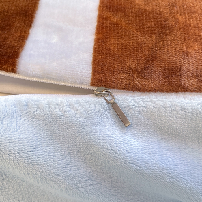 91家纺网 家纺一手货源 找家纺 川悦生活 2025新款绣花牛奶绒毛巾绣四件套-大床 咖布小熊