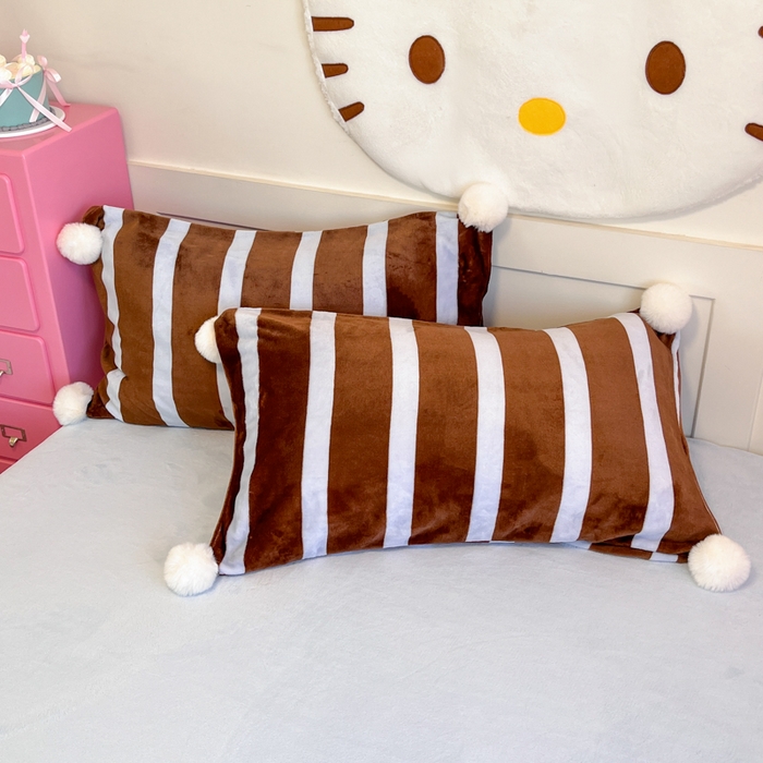 91家纺网 家纺一手货源 找家纺 川悦生活 2025新款绣花牛奶绒毛巾绣四件套-大床 咖布小熊