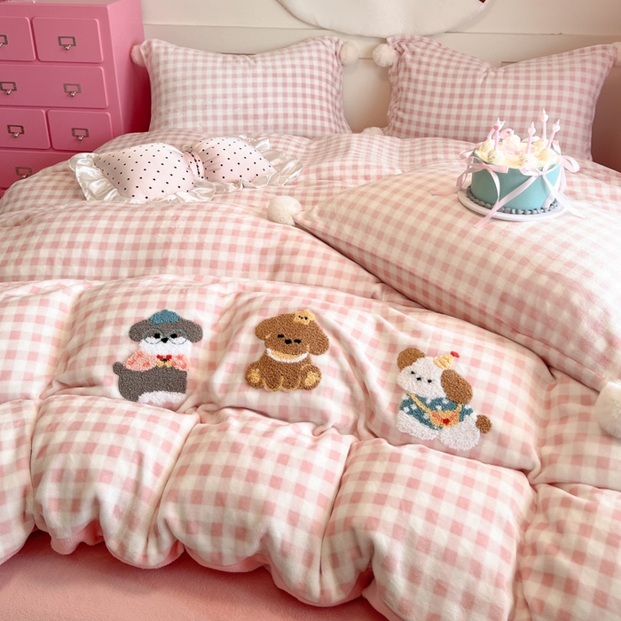 91家纺网 家纺一手货源 找家纺 川悦生活 2025新款绣花牛奶绒毛巾绣四件套-大床 幸福小奶狗