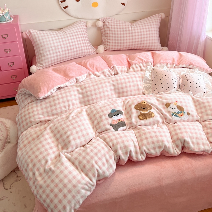 91家纺网 家纺一手货源 找家纺 川悦生活 2025新款绣花牛奶绒毛巾绣四件套-大床 幸福小奶狗