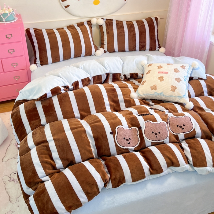 91家纺网 家纺一手货源 找家纺 川悦生活 2025新款绣花牛奶绒毛巾绣四件套-大床 咖布小熊