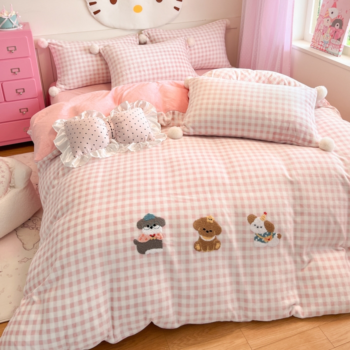 91家纺网 家纺一手货源 找家纺 川悦生活 2025新款绣花牛奶绒毛巾绣四件套-大床 幸福小奶狗