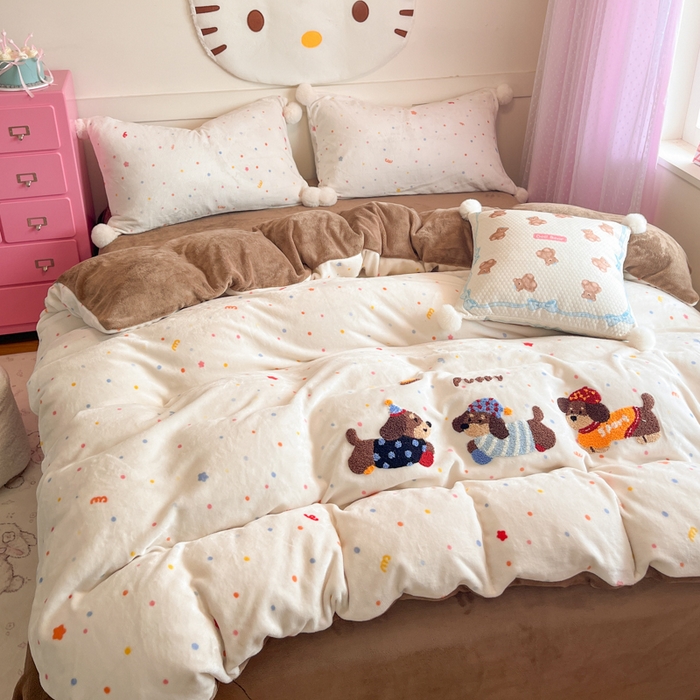 91家纺网 家纺一手货源 找家纺 川悦生活 2025新款绣花牛奶绒毛巾绣四件套-大床 奶昔腊肠