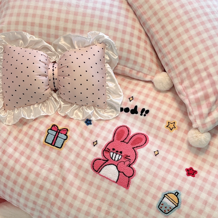 91家纺网 家纺一手货源 找家纺 川悦生活 2025新款绣花牛奶绒毛巾绣四件套-大床 甜茶小兔