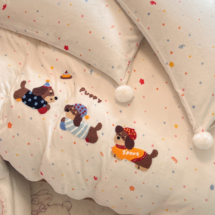 91家纺网 家纺一手货源 找家纺 川悦生活 2025新款绣花牛奶绒毛巾绣四件套-大床 奶昔腊肠