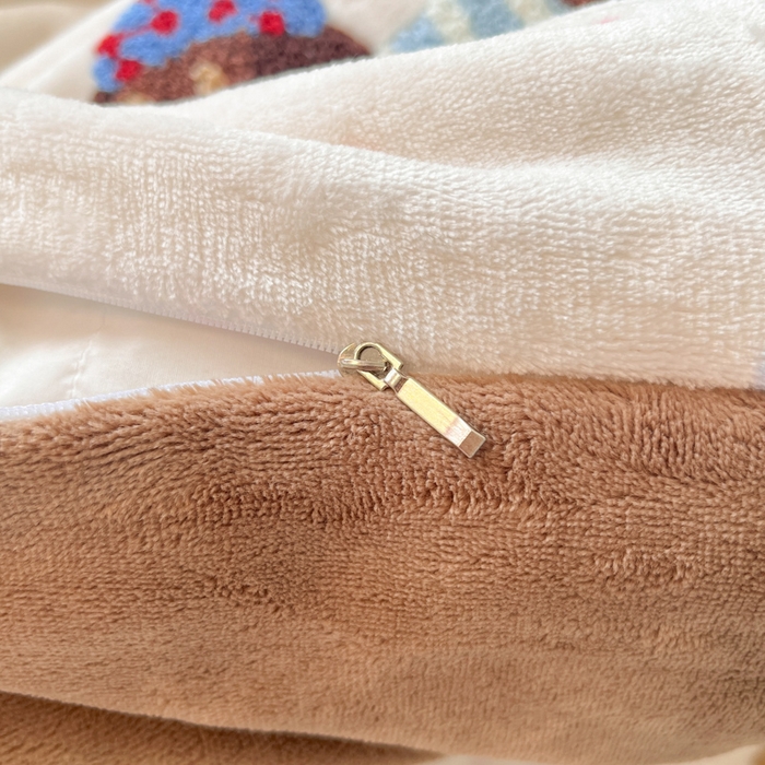 91家纺网 家纺一手货源 找家纺 川悦生活 2025新款绣花牛奶绒毛巾绣四件套-大床 奶昔腊肠