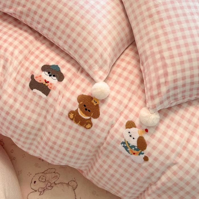 91家纺网 家纺一手货源 找家纺 川悦生活 2025新款绣花牛奶绒毛巾绣四件套-大床 幸福小奶狗