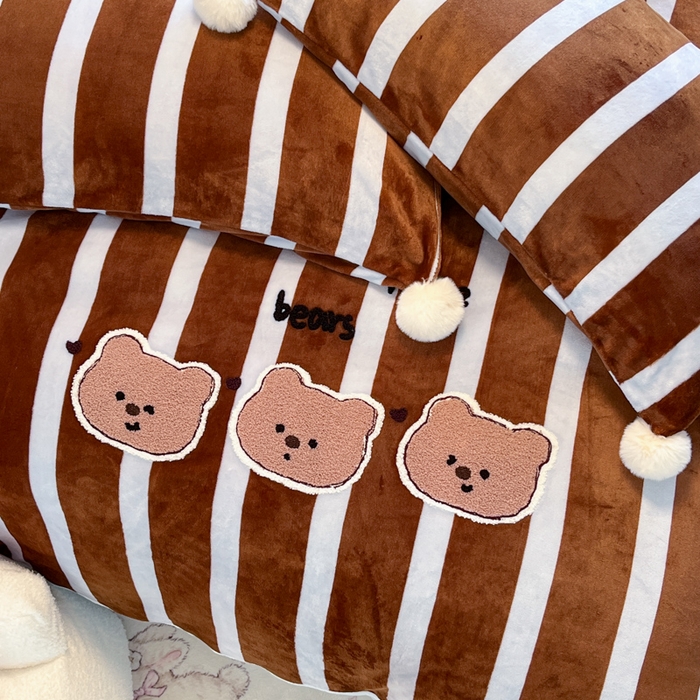 91家纺网 家纺一手货源 找家纺 川悦生活 2025新款绣花牛奶绒毛巾绣四件套-大床 咖布小熊