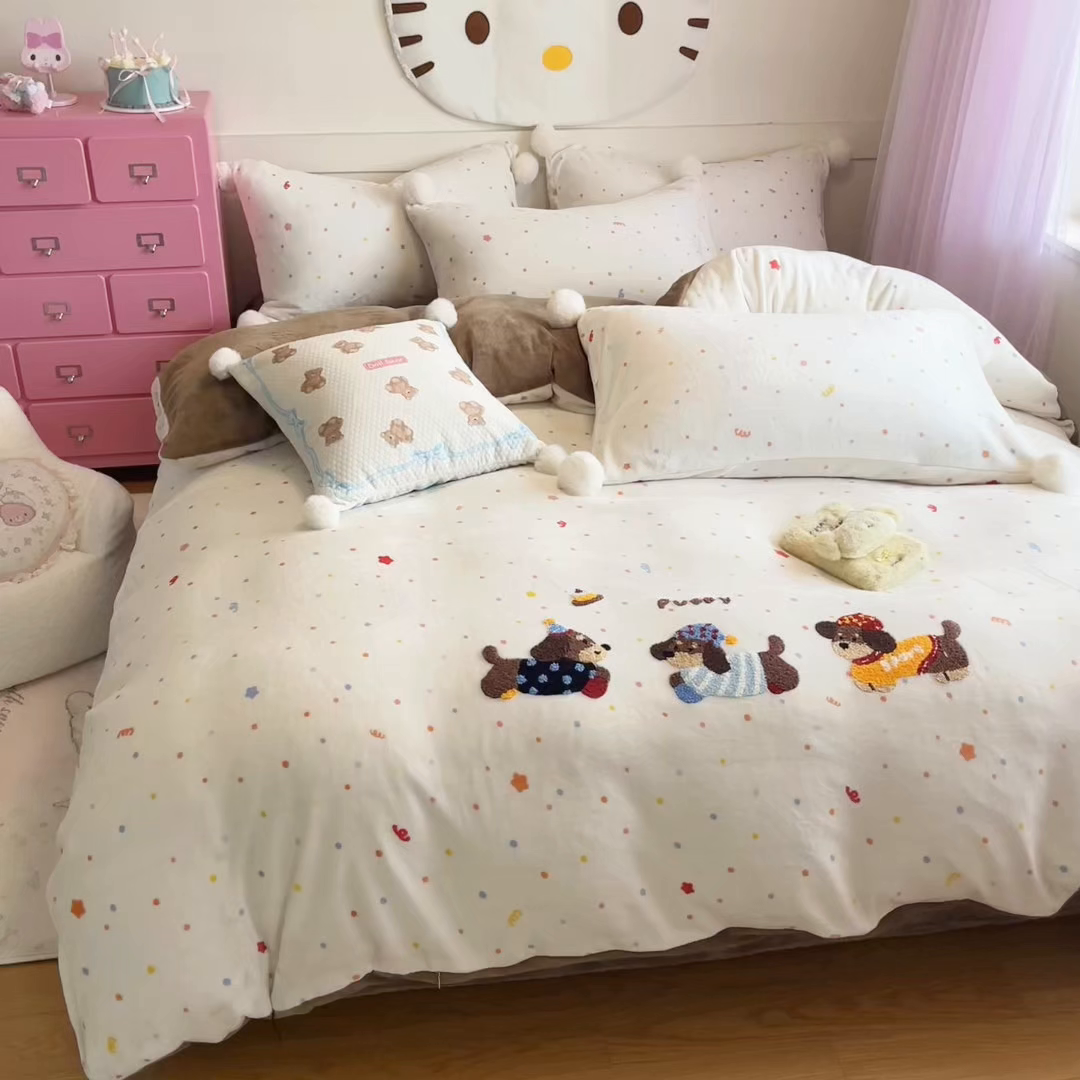 91家纺网 家纺一手货源 找家纺 川悦生活 2025新款绣花牛奶绒毛巾绣四件套-大床 奶昔腊肠