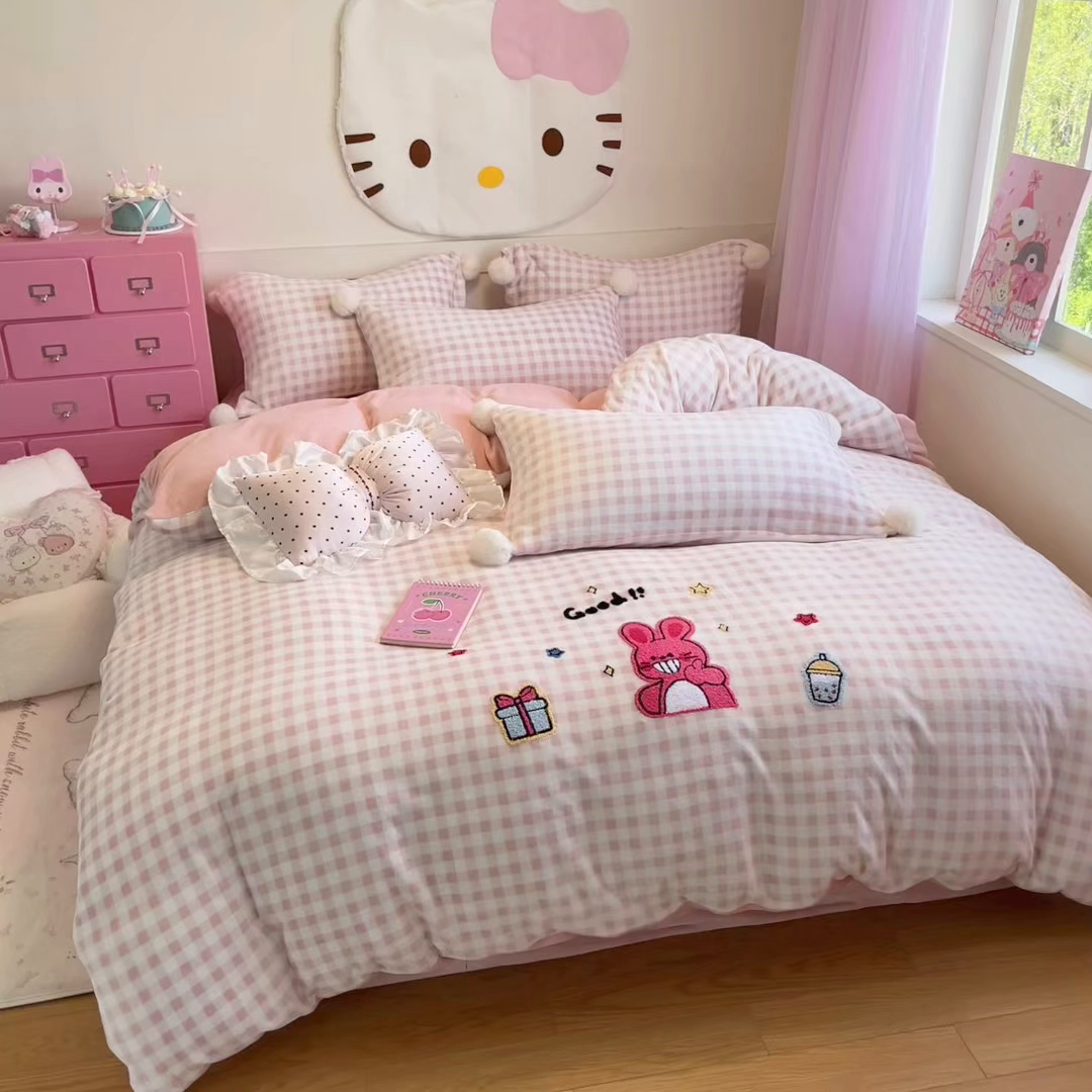 91家纺网 家纺一手货源 找家纺 川悦生活 2025新款绣花牛奶绒毛巾绣四件套-大床 甜茶小兔