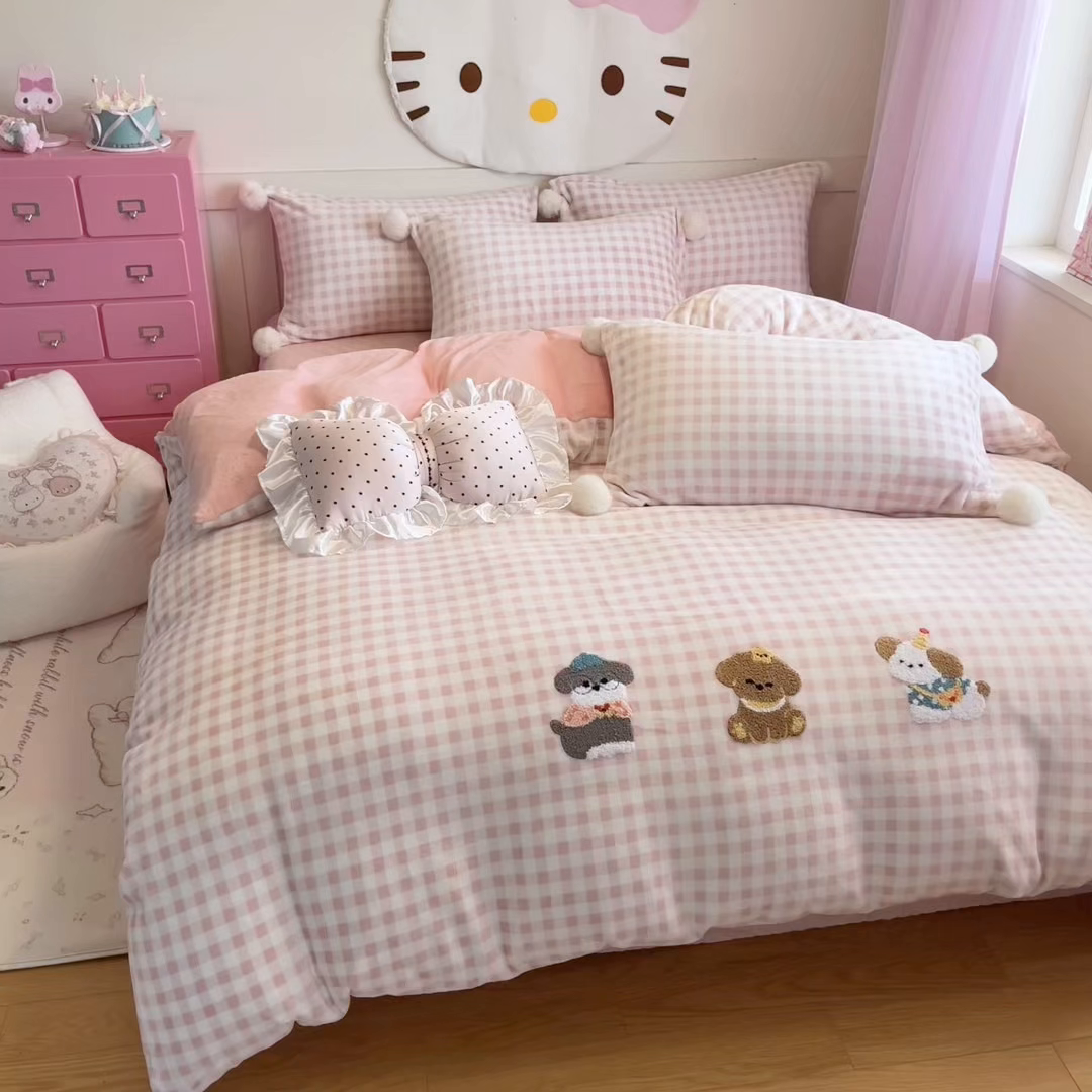 91家纺网 家纺一手货源 找家纺 川悦生活 2025新款绣花牛奶绒毛巾绣四件套-大床 幸福小奶狗