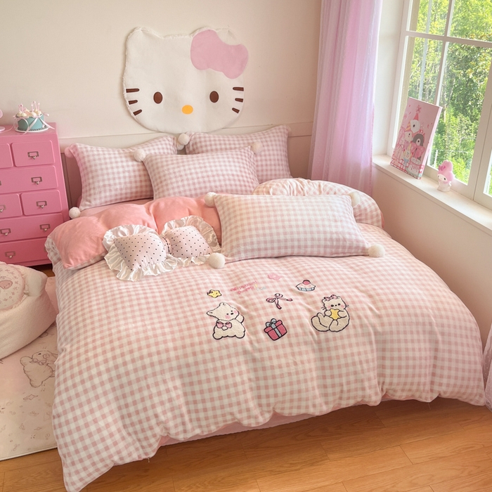 91家纺网 家纺一手货源 找家纺 川悦生活 2025新款绣花牛奶绒毛巾绣四件套-大床 甜蜜一家