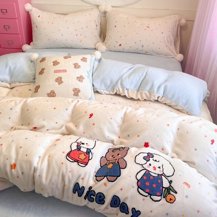 91家纺网 家纺一手货源 找家纺 川悦生活 2025新款绣花牛奶绒毛巾绣四件套-大床 快乐好友派