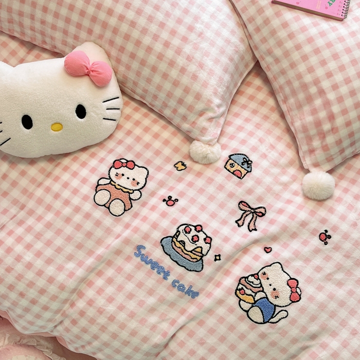 91家纺网 家纺一手货源 找家纺 川悦生活 2025新款绣花牛奶绒毛巾绣四件套-大床 蛋糕小喵