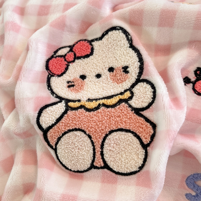 91家纺网 家纺一手货源 找家纺 川悦生活 2025新款绣花牛奶绒毛巾绣四件套-大床 蛋糕小喵