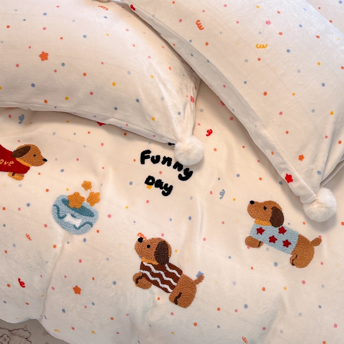 91家纺网 家纺一手货源 找家纺 川悦生活 2025新款绣花牛奶绒毛巾绣四件套-大床 旺皮小狗