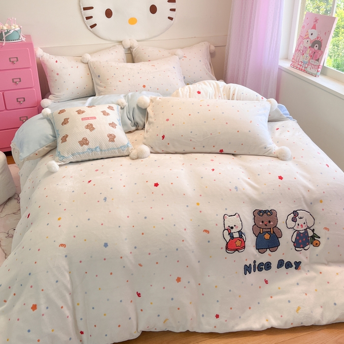 91家纺网 家纺一手货源 找家纺 川悦生活 2025新款绣花牛奶绒毛巾绣四件套-大床 快乐好友派