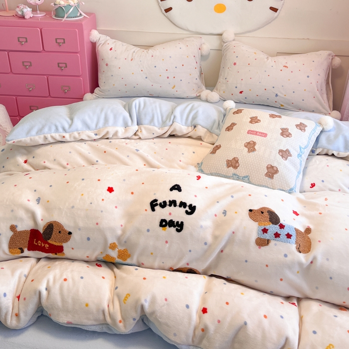 91家纺网 家纺一手货源 找家纺 川悦生活 2025新款绣花牛奶绒毛巾绣四件套-大床 旺皮小狗