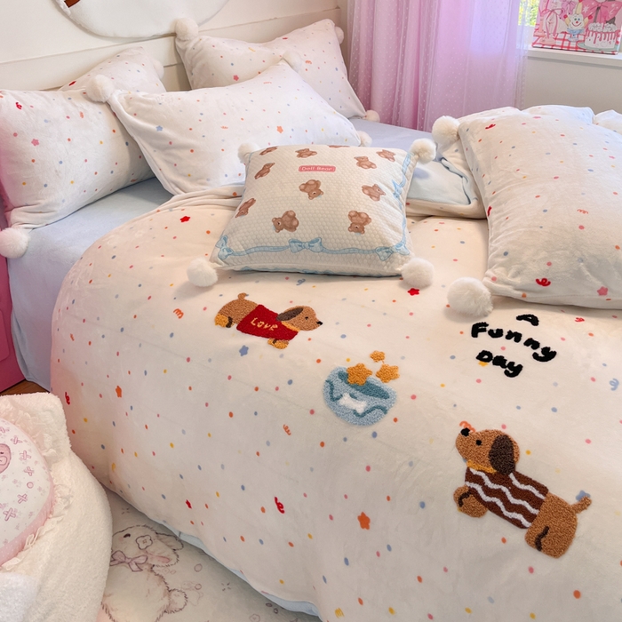 91家纺网 家纺一手货源 找家纺 川悦生活 2025新款绣花牛奶绒毛巾绣四件套-大床 旺皮小狗