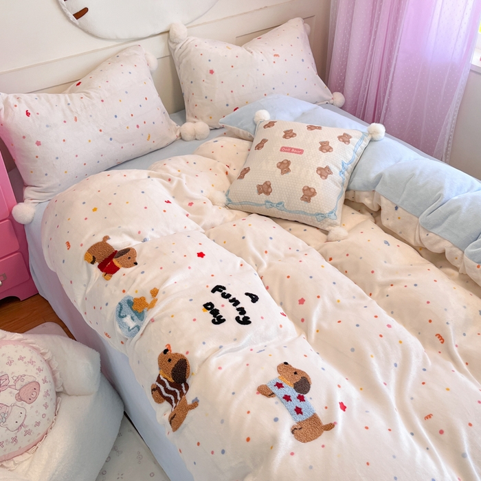 91家纺网 家纺一手货源 找家纺 川悦生活 2025新款绣花牛奶绒毛巾绣四件套-大床 旺皮小狗