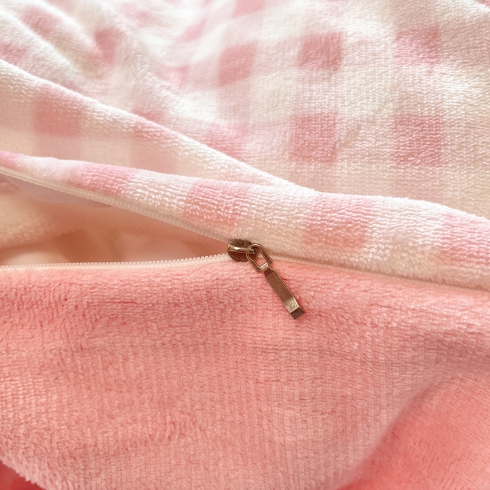 91家纺网 家纺一手货源 找家纺 川悦生活 2025新款绣花牛奶绒毛巾绣四件套-大床 甜蜜一家