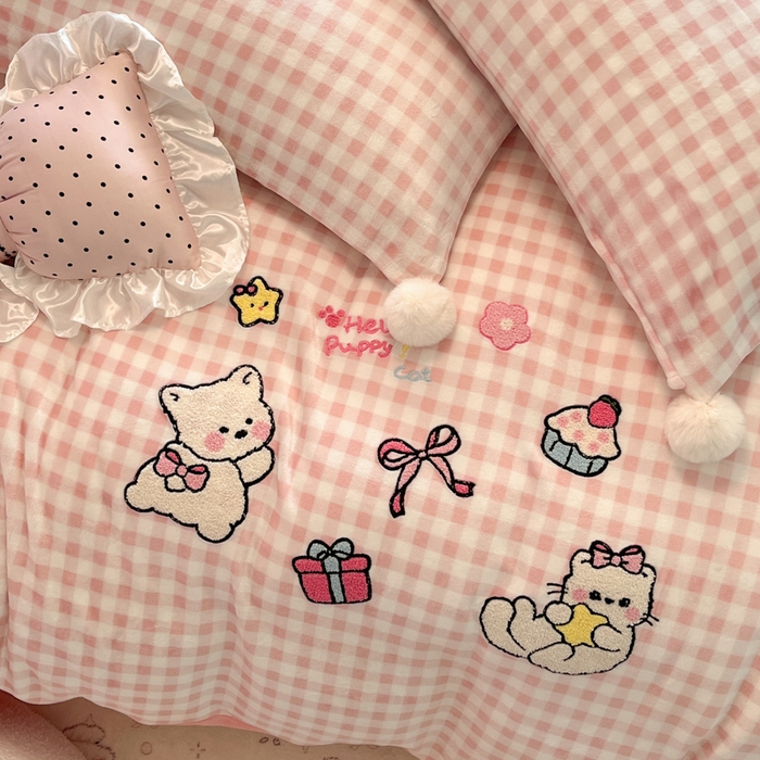 91家纺网 家纺一手货源 找家纺 川悦生活 2025新款绣花牛奶绒毛巾绣四件套-大床 甜蜜一家