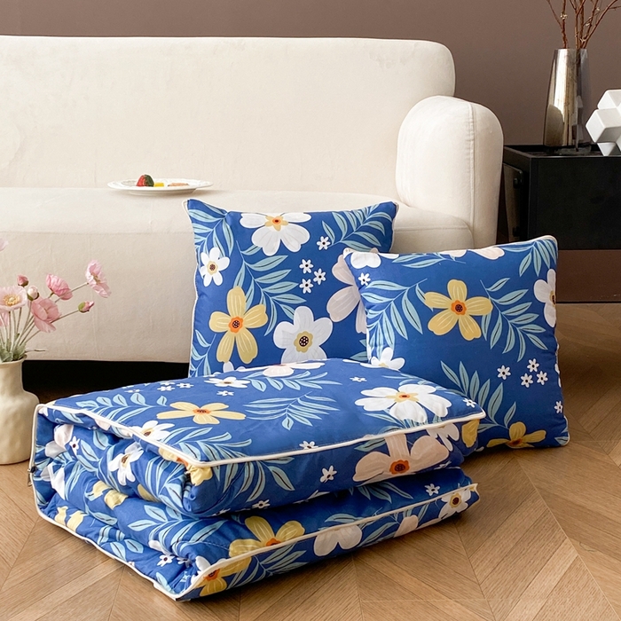 新奇异 2025新款雏菊秘境系列抱枕被 黛蓝花楹