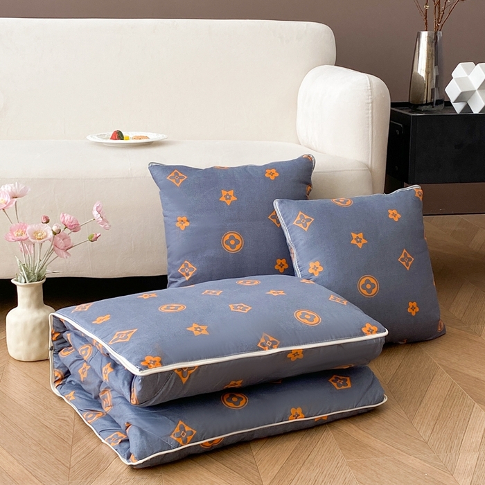 新奇异 2025新款雏菊秘境系列抱枕被 新泽西-蓝色