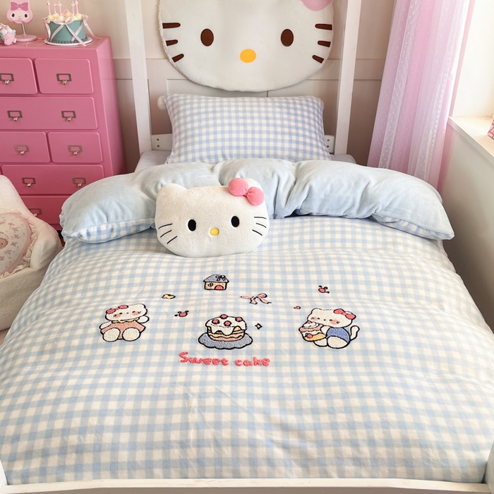 91家纺网 家纺一手货源 找家纺 川悦生活 2025新款绣花牛奶绒毛巾绣四件套-小床 奶心小猫