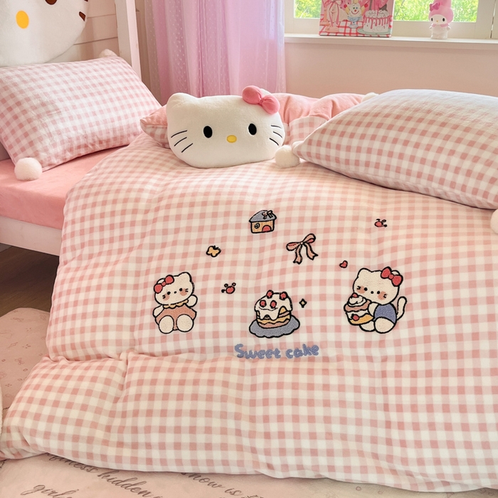 91家纺网 家纺一手货源 找家纺 川悦生活 2025新款绣花牛奶绒毛巾绣四件套-小床 蛋糕小喵