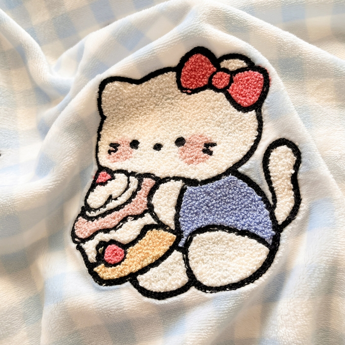 91家纺网 家纺一手货源 找家纺 川悦生活 2025新款绣花牛奶绒毛巾绣四件套-小床 奶心小猫