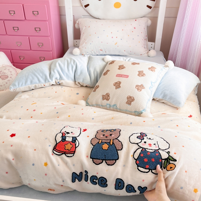 川悦生活 2025新款绣花牛奶绒毛巾绣四件套-小床 快乐好友派
