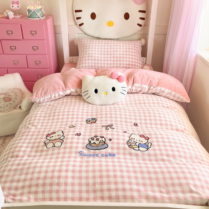 91家纺网 家纺一手货源 找家纺 川悦生活 2025新款绣花牛奶绒毛巾绣四件套-小床 蛋糕小喵