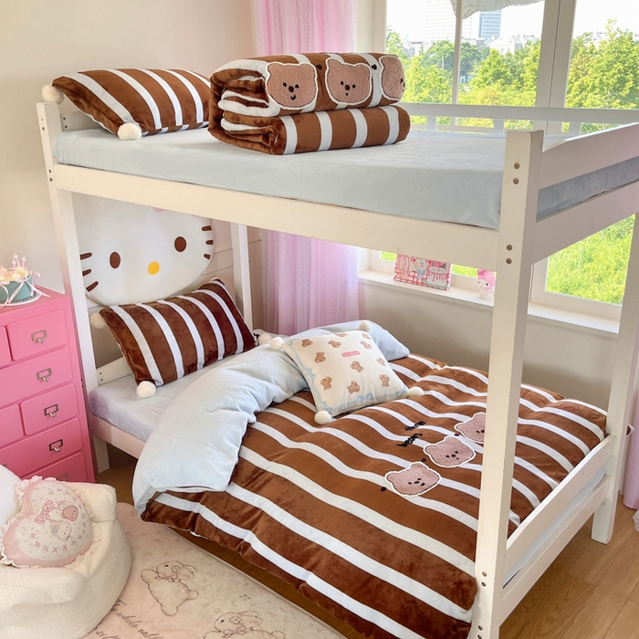 91家纺网 家纺一手货源 找家纺 川悦生活 2025新款绣花牛奶绒毛巾绣四件套-小床 咖布小熊