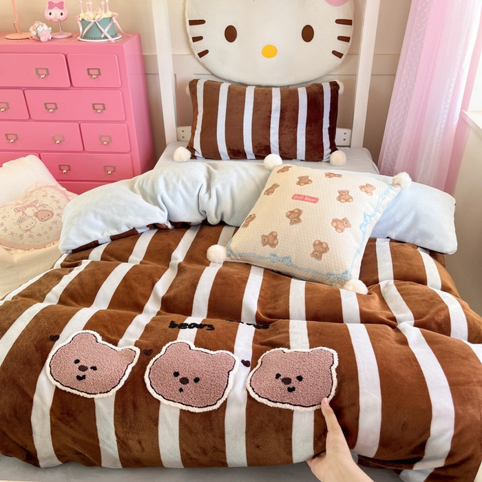 川悦生活 2025新款绣花牛奶绒毛巾绣四件套-小床 咖布小熊